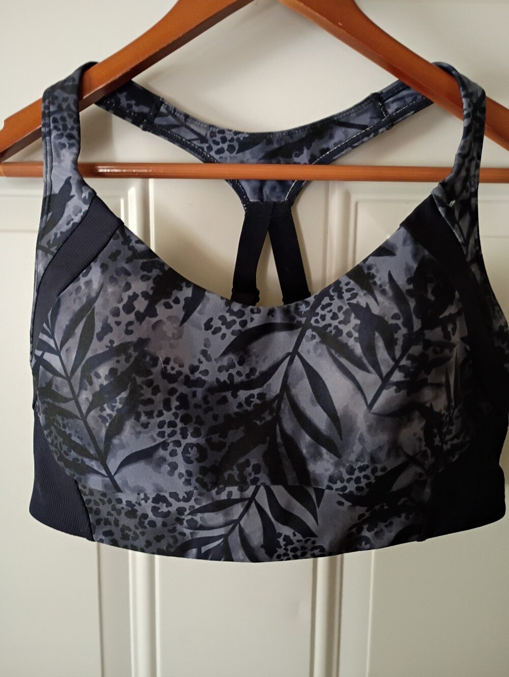 Women's Black Gray Printed Supportive Sports Bra